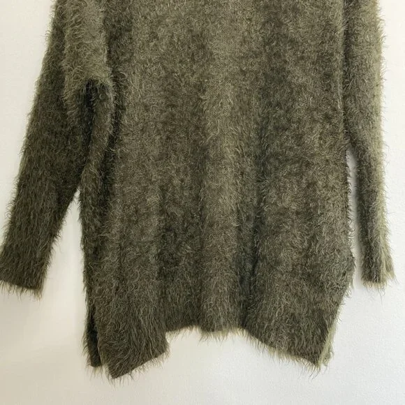 H&M Dark Green Fluffy Shaggy V Neck Sweater - Picture 3 of 7